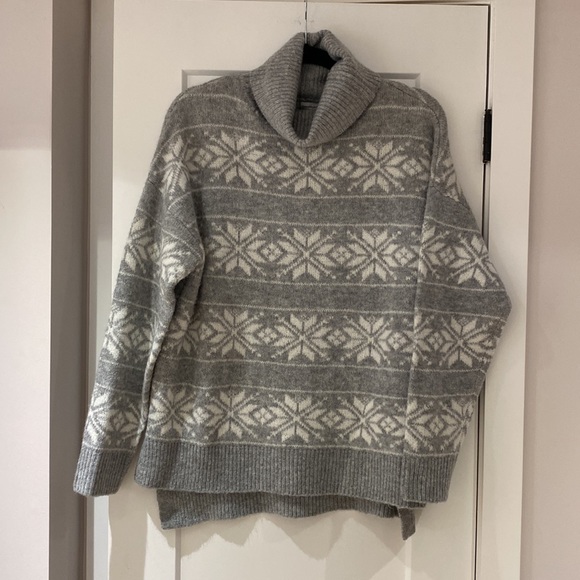 NWT Cupcakes & Cashmere Snowflake Turtleneck - Picture 1 of 11